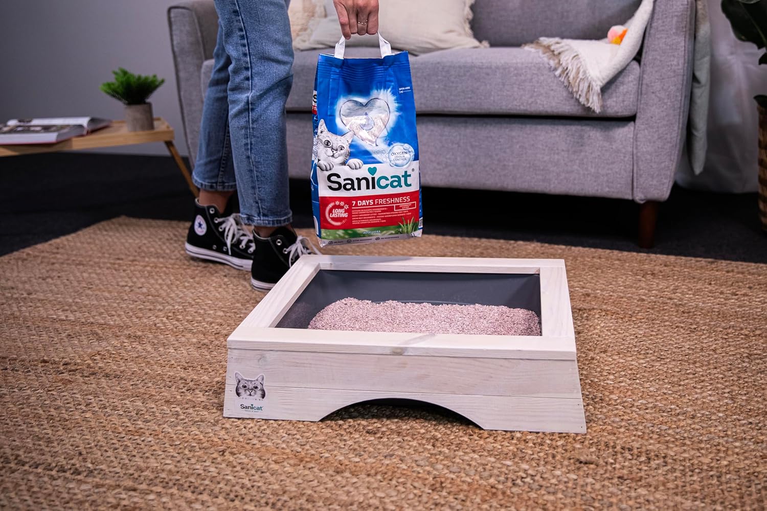 Sanicat - Classic cat litter with Aloe Vera | 7-day odour control | Fast absorption | product for your pet’s hygiene | Keep Your Home Clean | 4L capacity